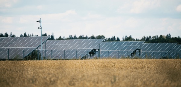 “SUNLY” PIESAISTA 300 MILJONUS EIRO – LATVIJĀ TIKS UZSĀKTA ČETRU SAULES ENERĢIJAS PARKU BŪVNIECĪBA