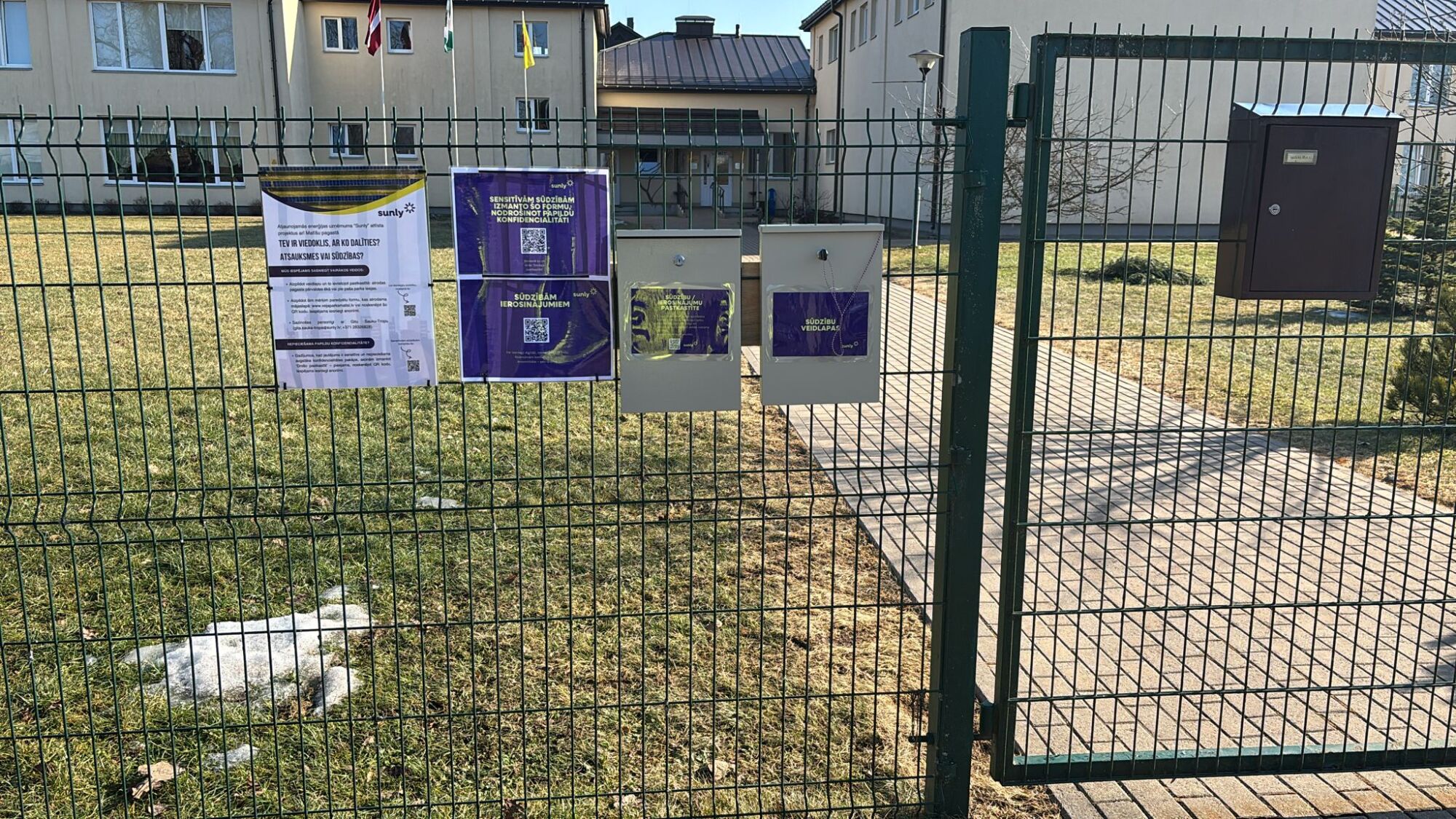 Kā sazināties ar mums vai iesniegt sūdzību?